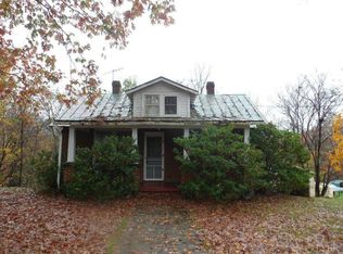 104 E Hurt Rd, Hurt, VA 24563