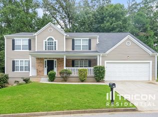 915 Shadow Lakes Dr, Lithonia, GA 30058