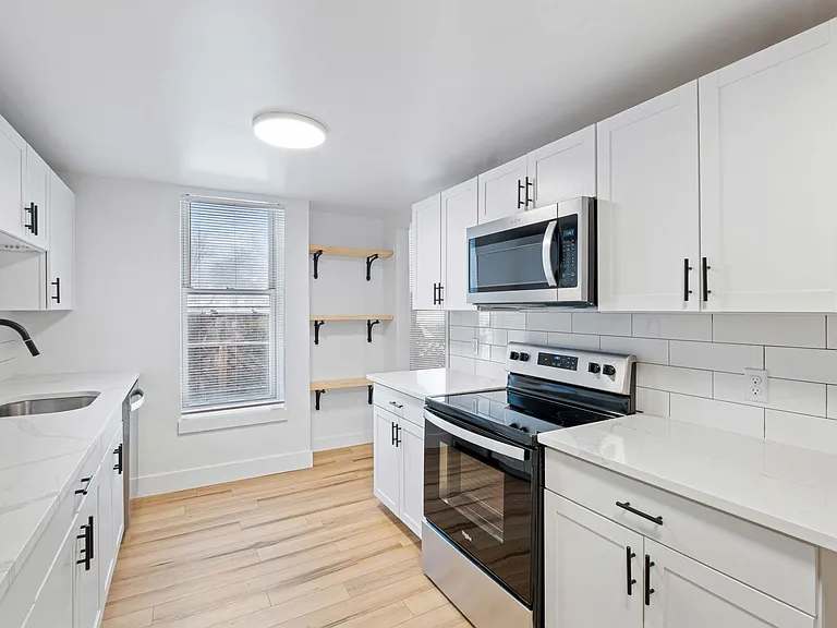 796 Hazelwood Avenue — Photo 12