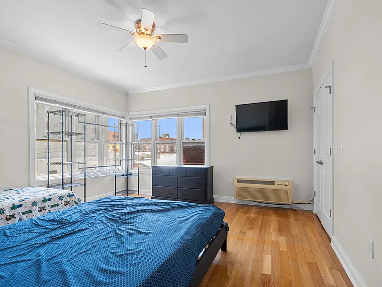 5501 Hudson Ave #407 — Photo 14