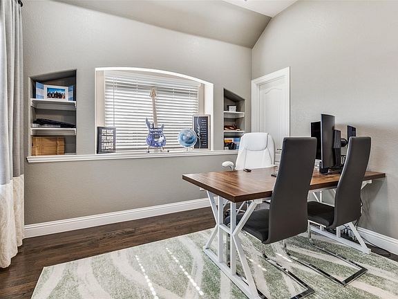 4th image of 2601 Gavin Dr