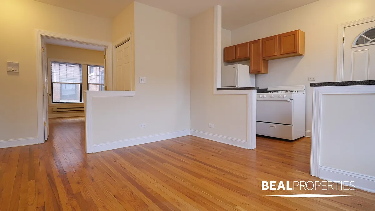 Building Photo - 656 W Cornelia Ave #8