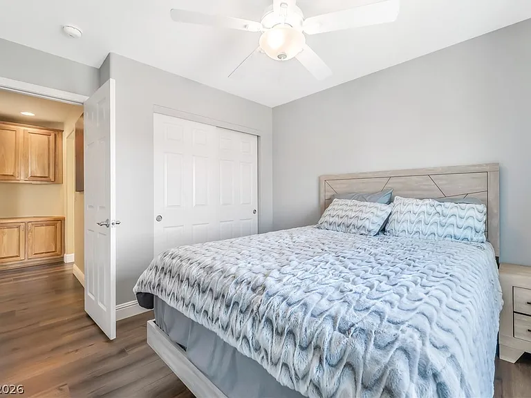 6877 Philharmonic Ave — Photo 20