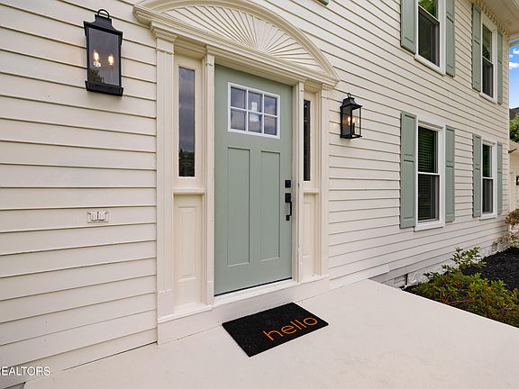3rd image of 728 Woodchase Dr