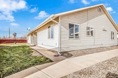 4th image of 389 Sunnyside Cir