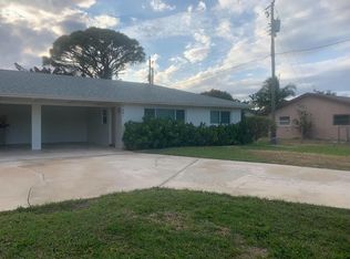 7641 Overlook Rd, Lake Worth, FL 33462