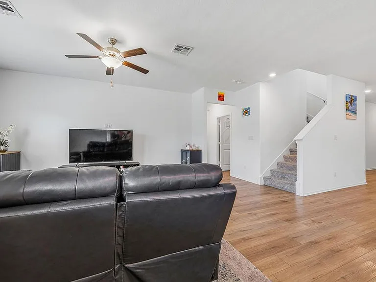 1733 Catahoula Dr — Photo 13