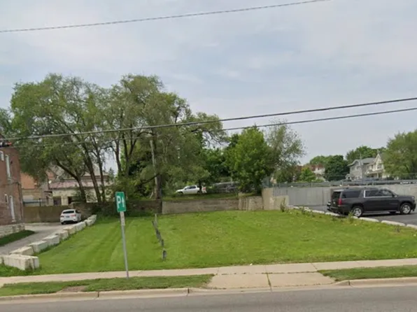 14-18 N Lake St, Aurora, IL 60506