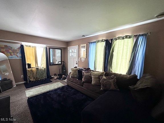 4th image of 4553 W 148th St