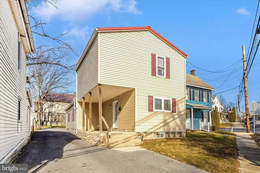 3 bed, 2.0 bath, 1250 sqft, $1,700 — Photo 2