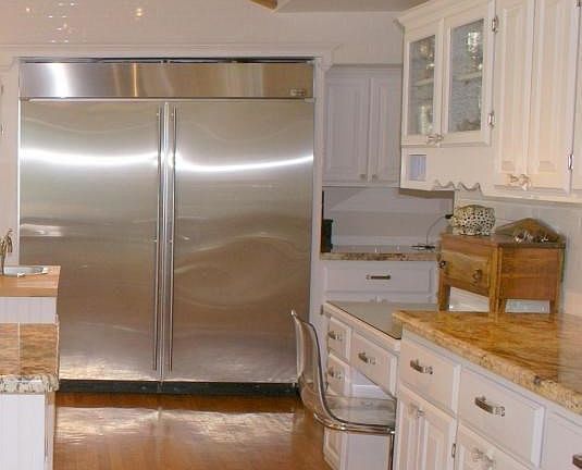 Brown kitchen