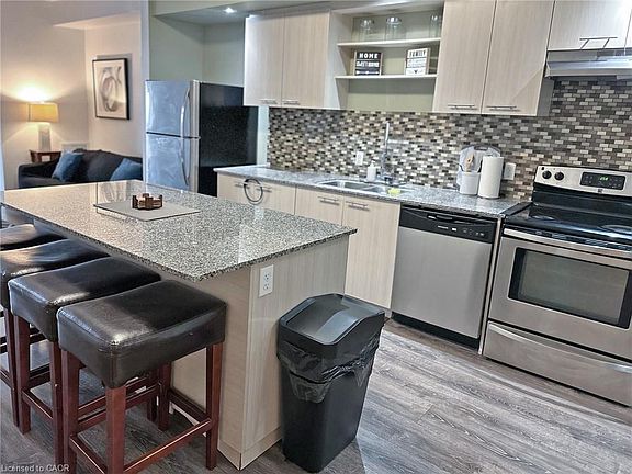 5th image of 8 Hickory St W #806