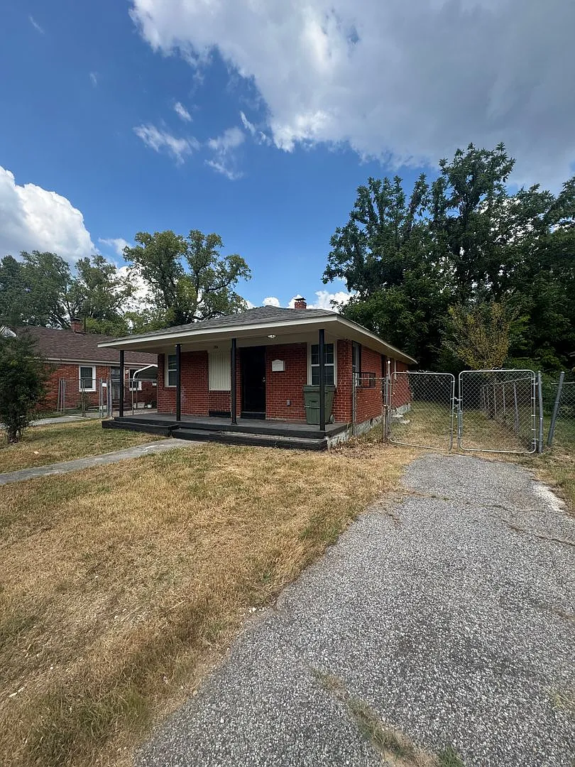 Welcome To 1304 Oak Street! Section 8 Welcome — Photo 3