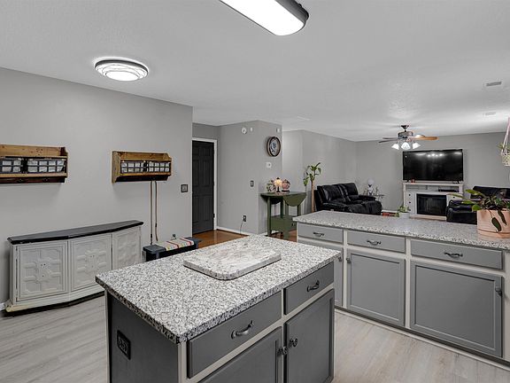 5th image of 119 Silverberry Dr