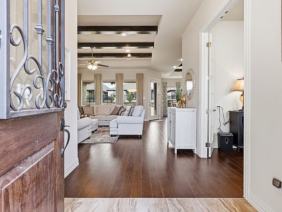 4th image of 831 Rio Vista Ln