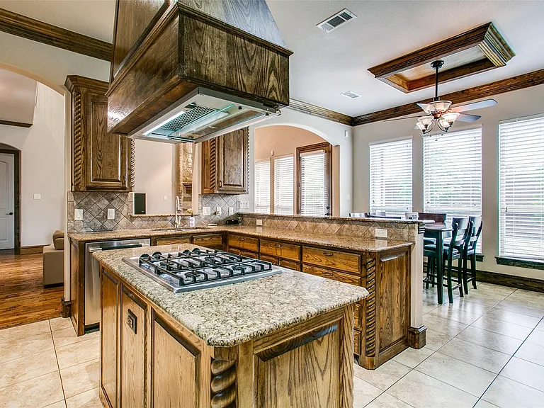 1805 Castle Ct — Photo 7