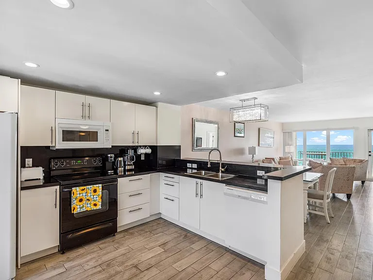 750 N Ocean Blvd #1507 — Photo 5