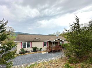 44 Crestview Dr, Maysville, WV 26833