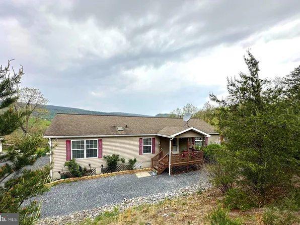 44 Crestview Dr, Maysville, WV 26833