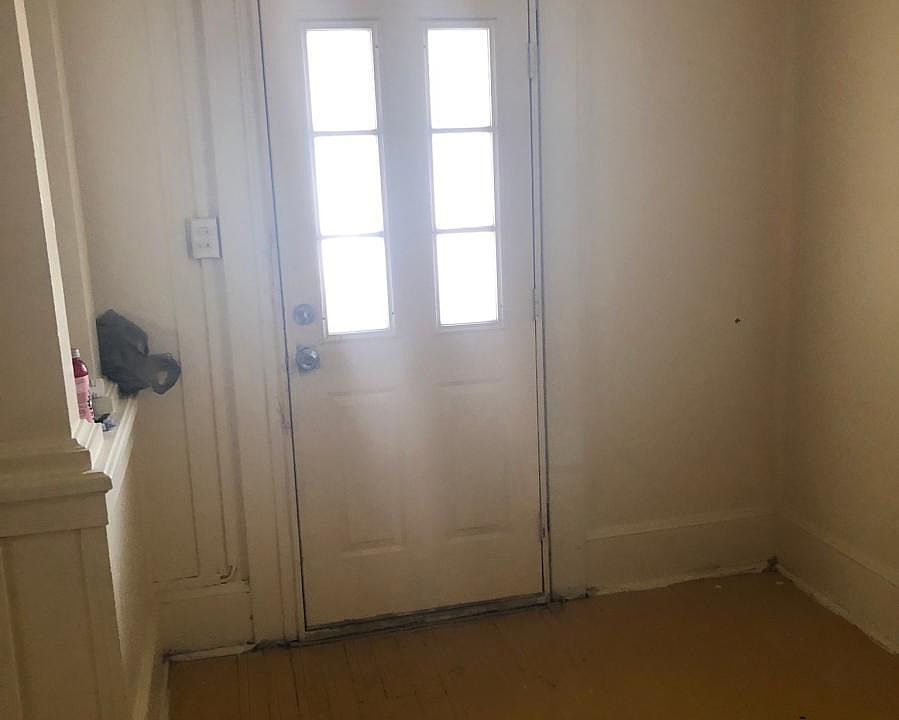 1st image of 703 SE Tuscawilla Ave #A