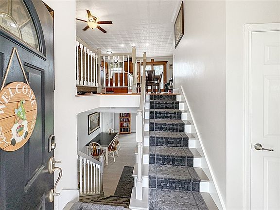 3rd image of 2613 Paradise Rd