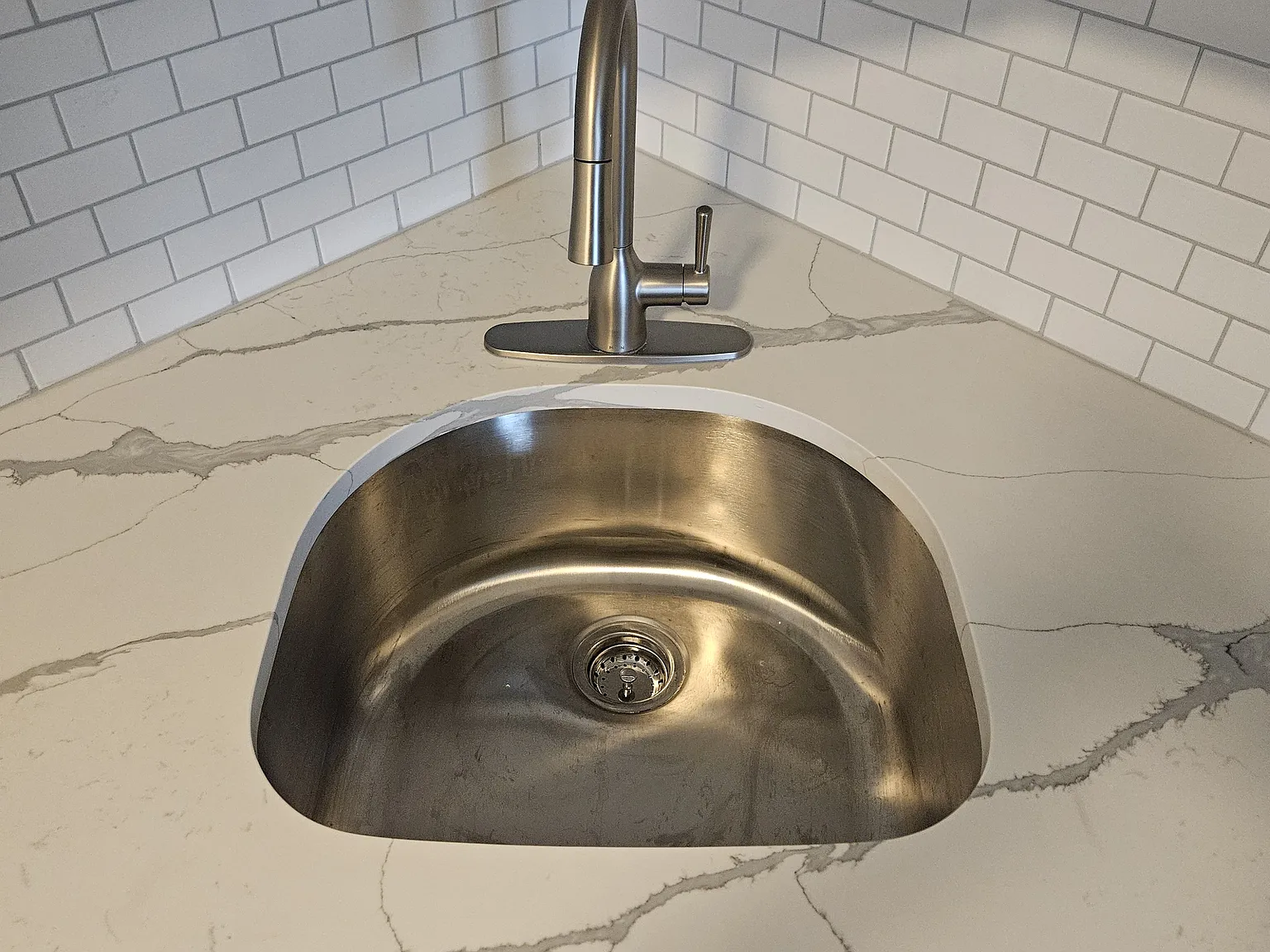 2 bed, 800 sqft, $1,700 — Photo 3