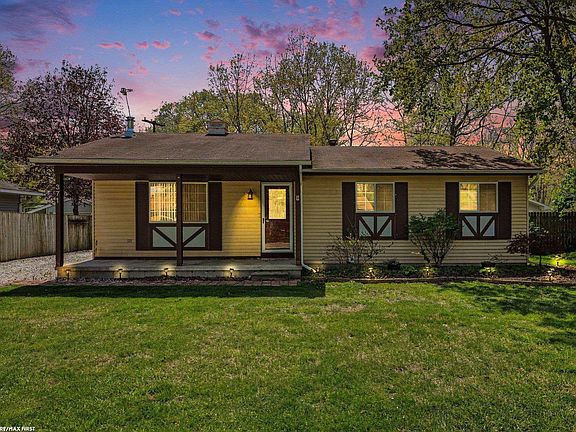 2nd image of 371 Colonial Ln