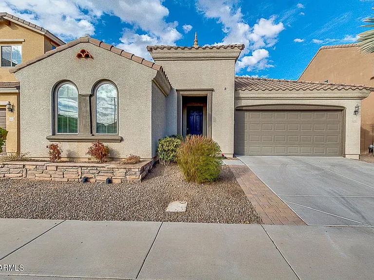 122 W Aster Dr — Photo 1
