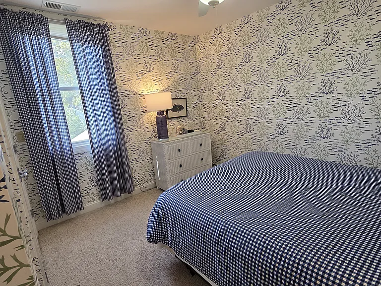 Queen size bed