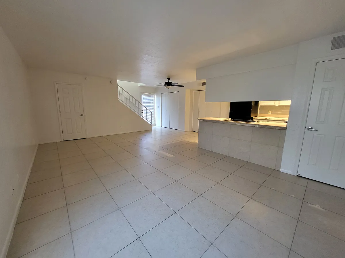 Building Photo - 3120 E Paradise Ln #10