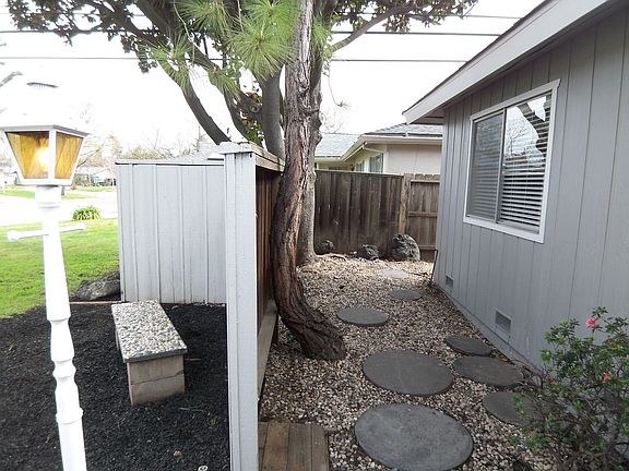 4th image of 2618 Birch Ave