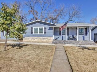330 W Burbank St, Fredericksburg, TX 78624