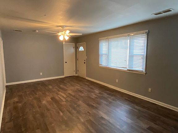 3rd image of 1015 Elizabeth St