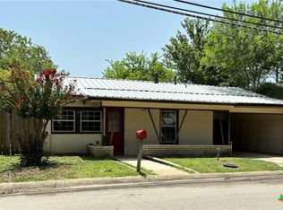 857 E Ireland St, Seguin, TX 78155