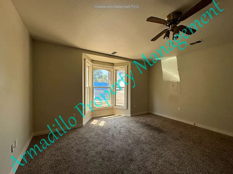 515 1/2 S Meldrum St — Photo 4
