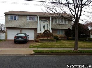 64 Clinton Pl, Massapequa, NY 11758