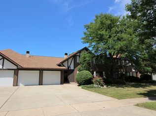 301 Walters Ln APT 2B, Itasca, IL 60143