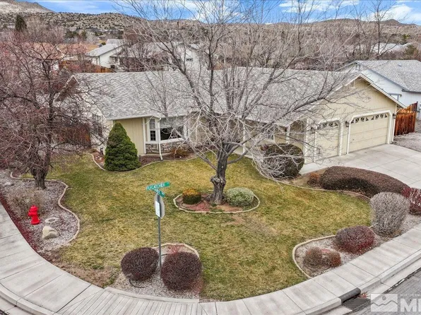 2033 Flycatcher Ct, Sparks, NV 89441