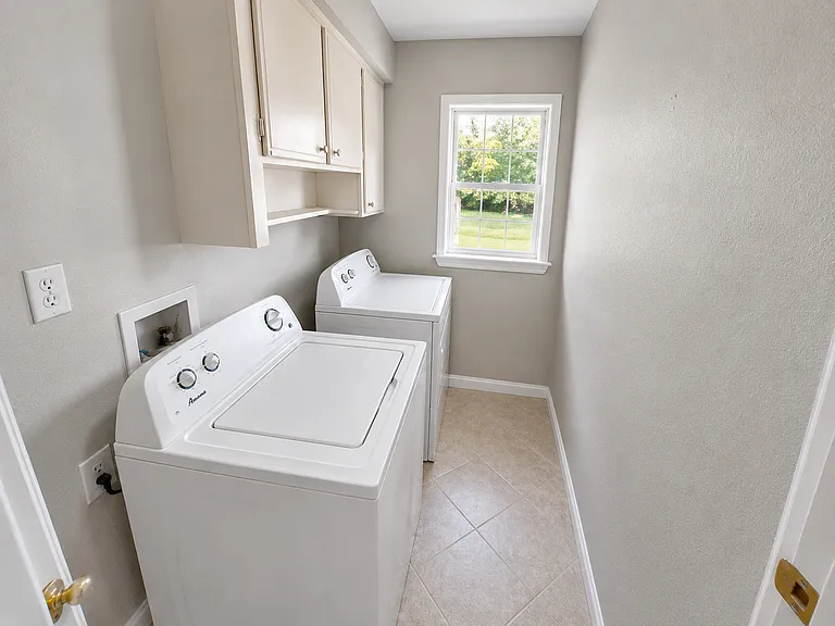 4028 Loys Dr — Photo 12