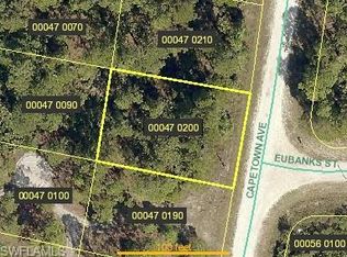 1050 Capetown Ave, Lehigh Acres, FL 33974