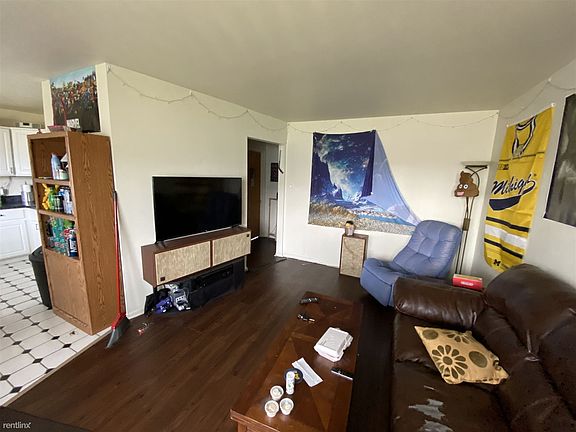 4th image of 125 Hill St #6