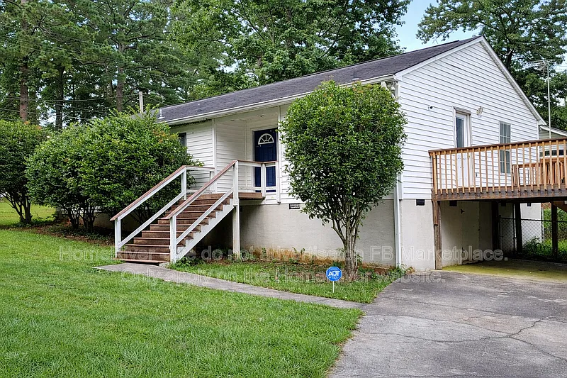 3 bed, 2.0 bath, 1400 sqft, $1,400 — Photo 1