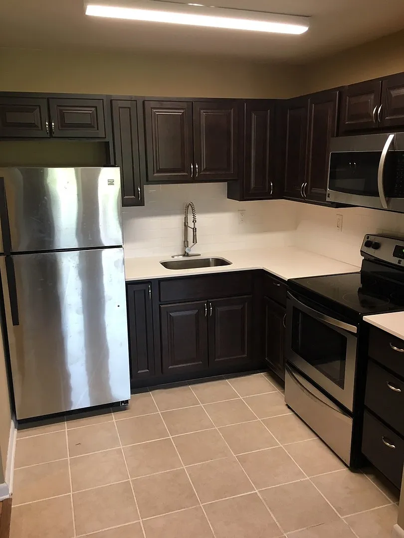 1 bed, 1.0 bath, 700 sqft, $1,312 — Photo 1