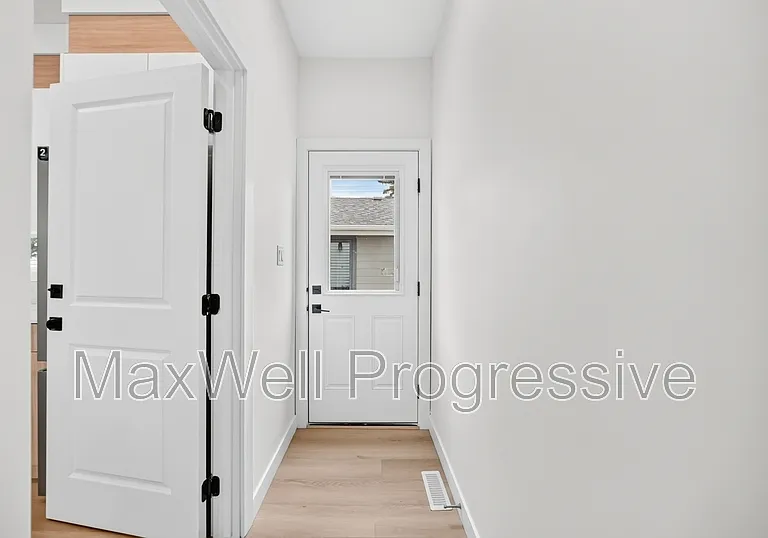 14510 95th Ave NW #MAIN FLOOR — Photo 23