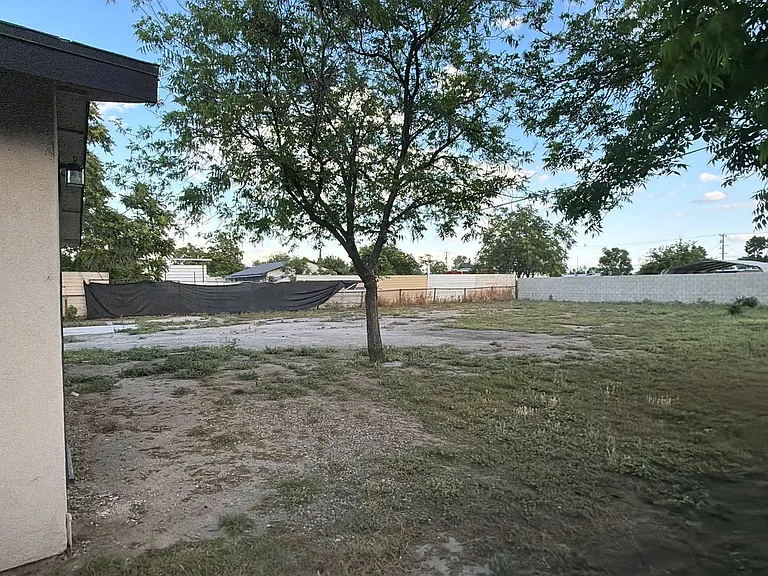 265 Hudson Dr — Photo 16