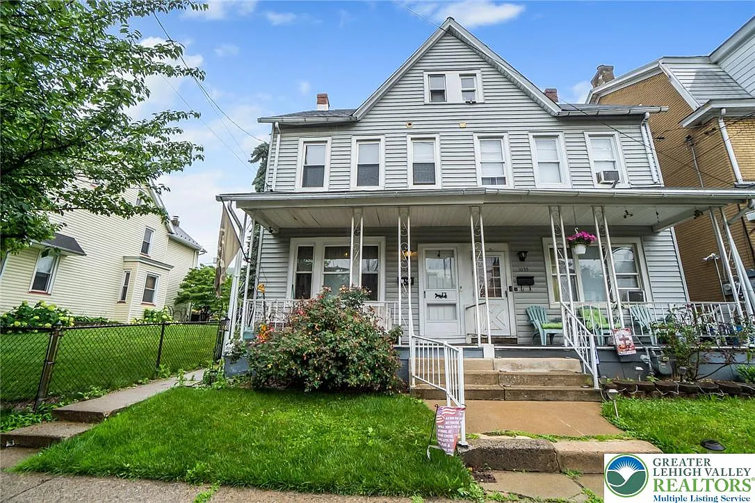 1037 Seneca St photo 1