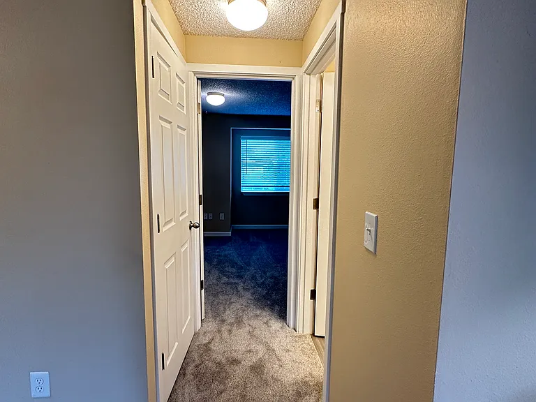 Evanbrook Apartments — Photo 24
