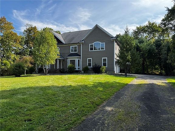 4th image of 4 Townsend Ln