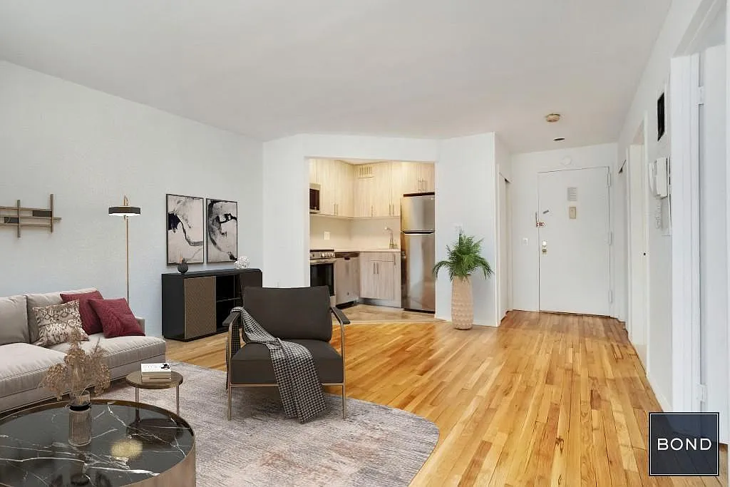 230 East 30th Street — Photo 2