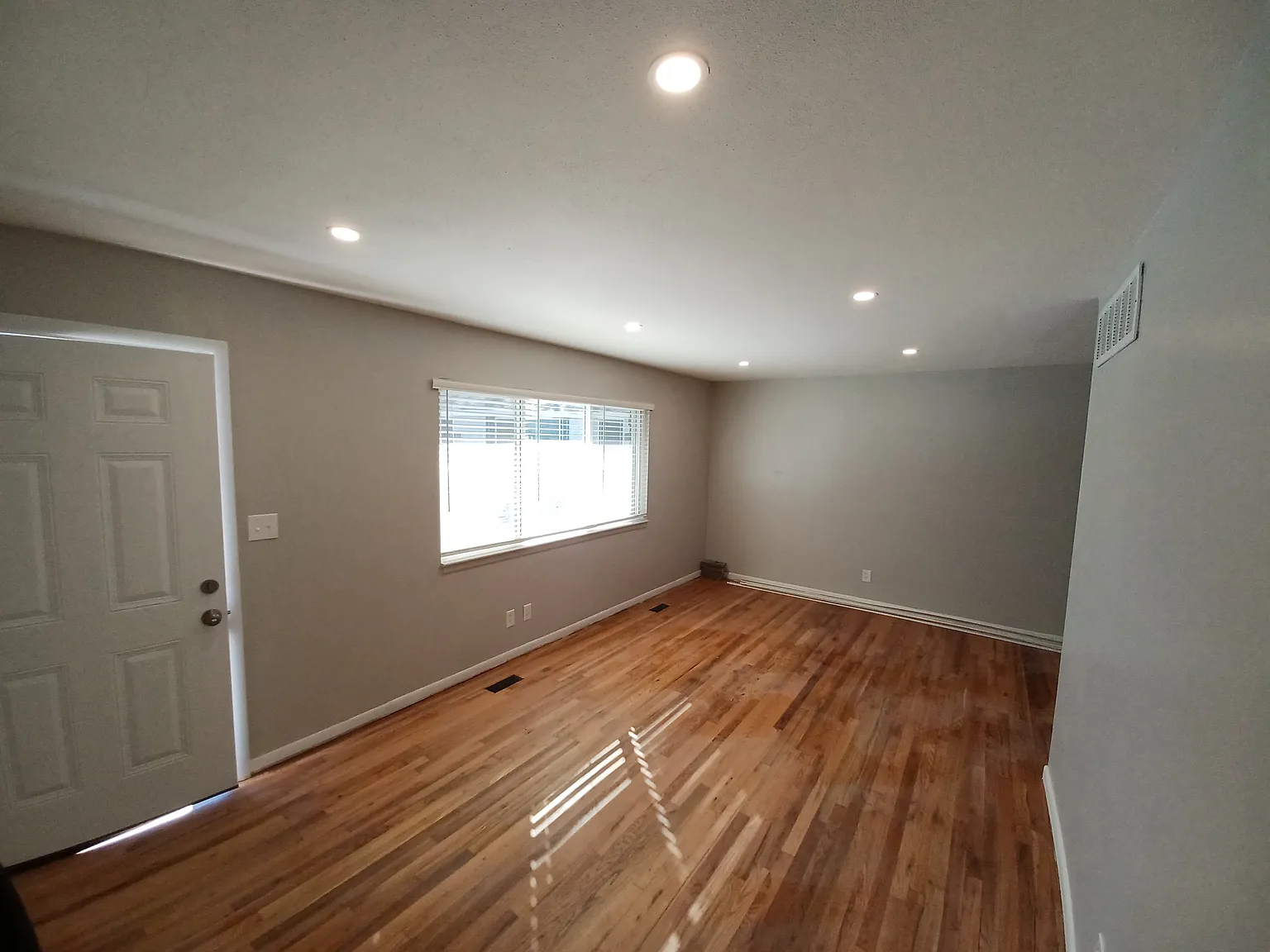 1 bed, 800 sqft, $1,195 — Photo 2